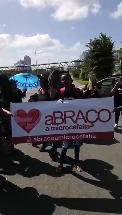 VÍDEO: Mães de crianças afetadas pelo Zika Vírus protestam na Av. Paralela