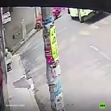 Hombre se salva de morir aplastado por camión sin frenos