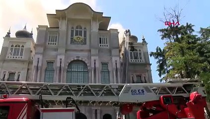 Üniversitede yangın: Tarihi binanın kubbesi çöktü... O anlar kamerada!