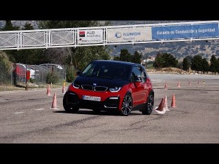 BMW i3s 2018 - Maniobra de esquiva (moose test) y eslalon | km77.com