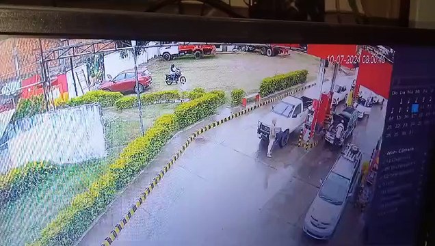 Video: Sujetos armados y cubiertos atracan una estación de servicio en Montero