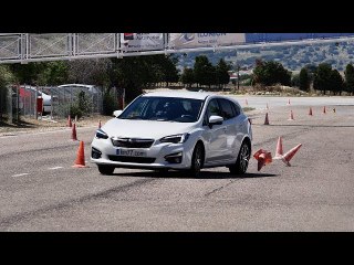 Subaru Impreza 2017 - Maniobra de esquiva (moose test) y eslalon | km77.com