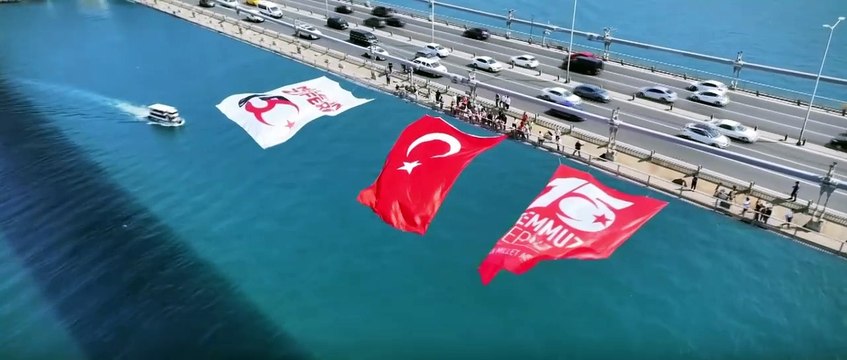 İstanbul’da dev Türk Bayrağı dalgalandı