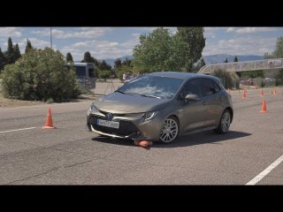 Toyota Corolla  2019 - Maniobra de esquiva (moose test) y eslalon | km77.com