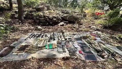 4 terörist öldürüldü; çok sayıda silah ve mühimmat ele geçirildi