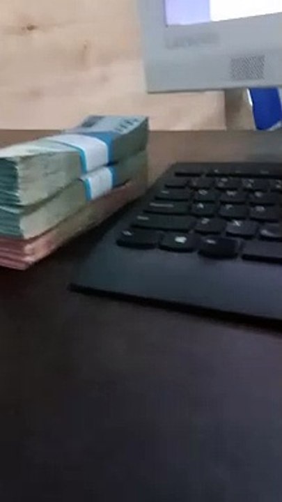 working at night feels really sleepy.. it's still a long time, it's not time to go home yet.. ‍♂️