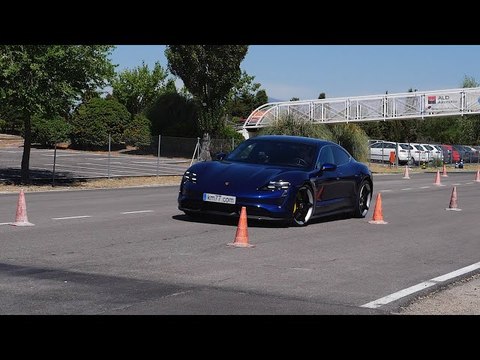 Porsche Taycan Turbo S 2020 - Maniobra de esquiva (moose test) y eslalon | km77.com