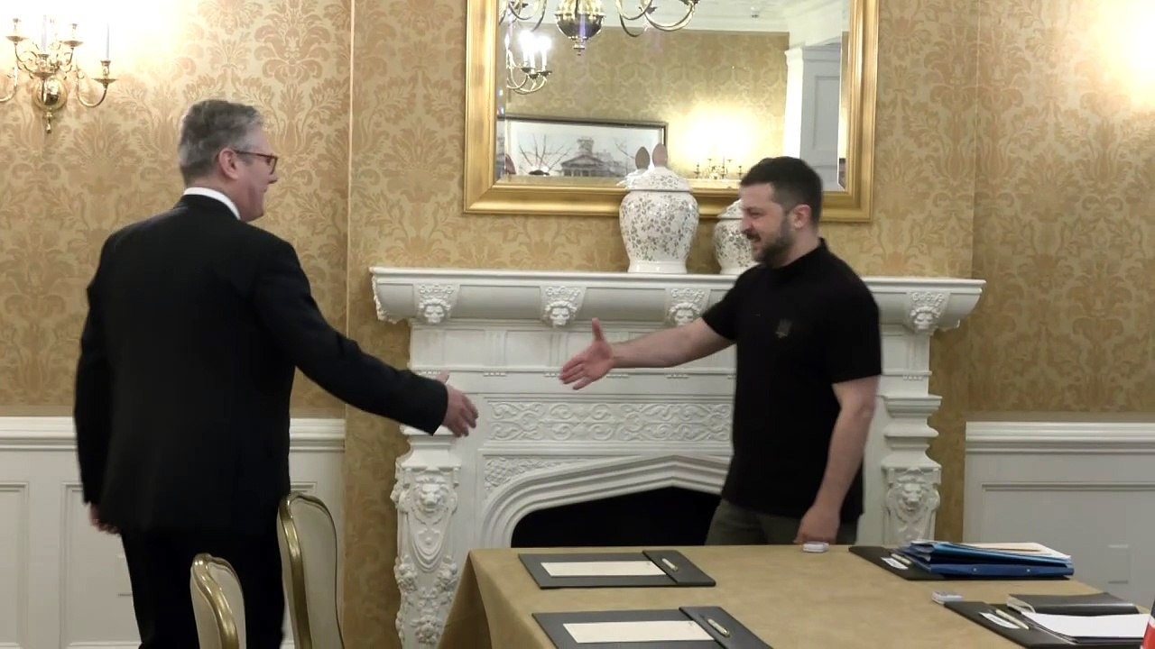 Starmer meets Zelensky at NATO summit