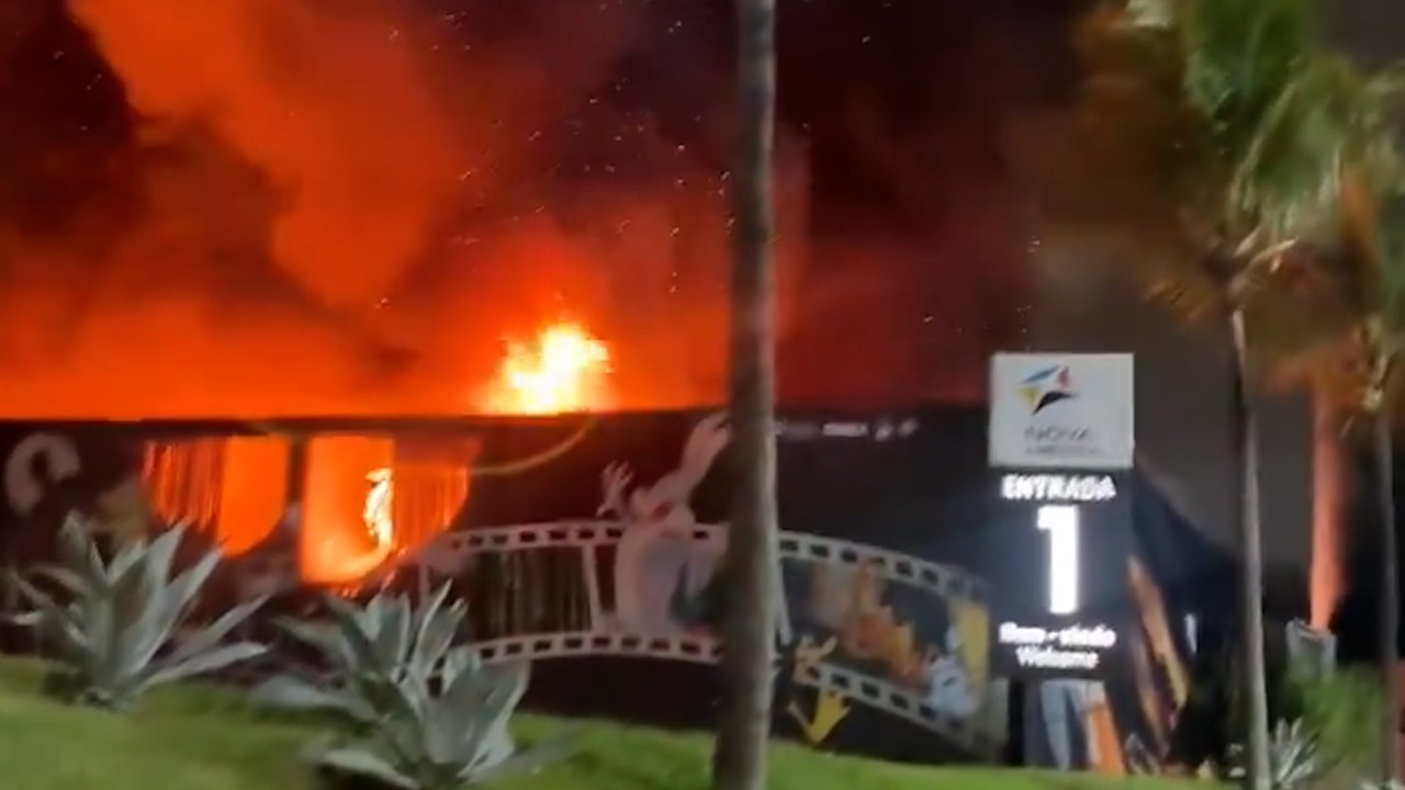 L'expo Warner Bros de Rio ravagée par un incendie, des objets de films originaux détruits