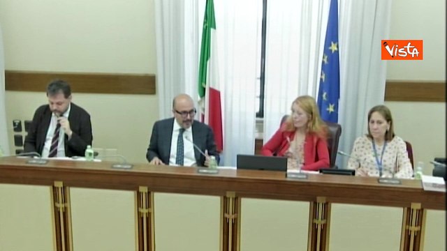 Sangiuliano: Meno soldi a registi ricchi per costruire pi? cinema e teatri nei piccoli Comuni