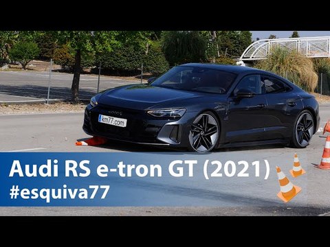 Audi RS e-tron GT (2021) - Maniobra de esquiva (moose test) y eslalon | km77.com