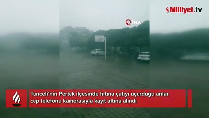 Tunceli'de çatının uçma anı kamerada