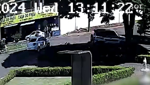 Motociclista sofre fratura na perna em acidente no Bairro Cancelli em Cascavel