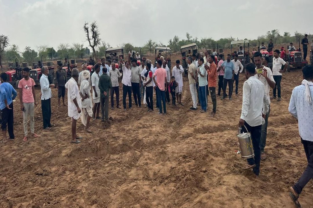 गौशाला के लिए 200 बीघा गोचर भूमि में 60 ट्रेक्टरों से जुताई
