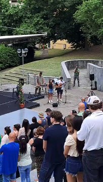 L' apertura della festa delle penne del polo scolastico Montessori - Da Vinci di Porretta.