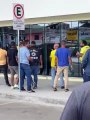 Motoristas clandestinos e taxistas brigam por passageiros no aeroporto de Ilhéus