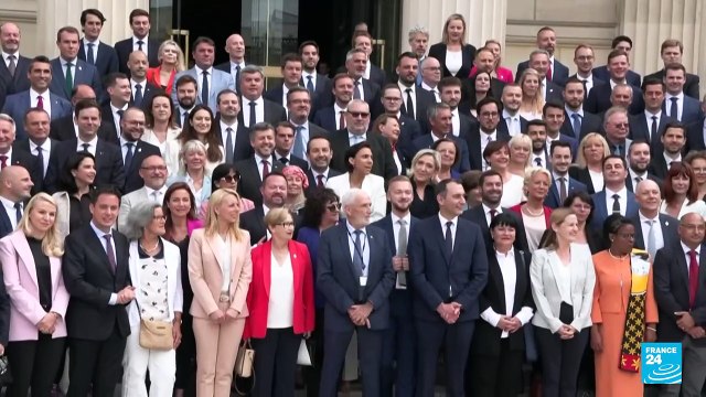 Francia centra su atención en las negociaciones entre partidos para formar gobierno