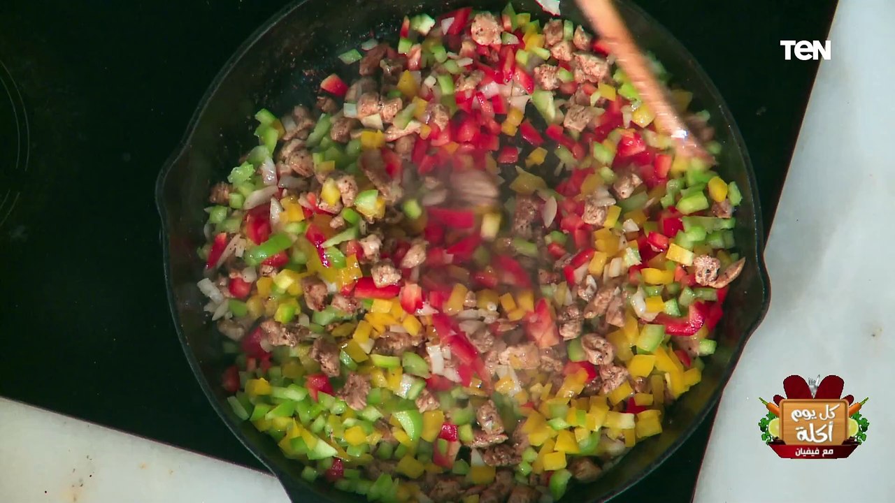 طريقة عمل كساديا الدجاج وكرواسون مكرمل بالايس كريم مع الشيف فيفيان فريد | كل يوم أكلة