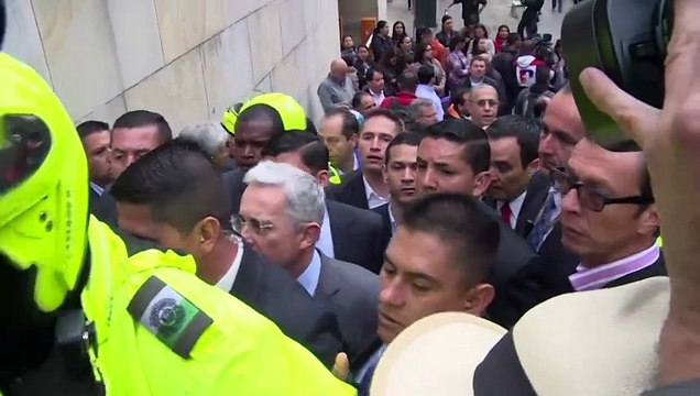 Defensa del expresidente colombiano Álvaro Uribe pide anular cargos de soborno