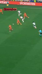 ⚡​​تسديدة صاروخية من الهولندي سايمونز تستقر في شباك بيكفورد