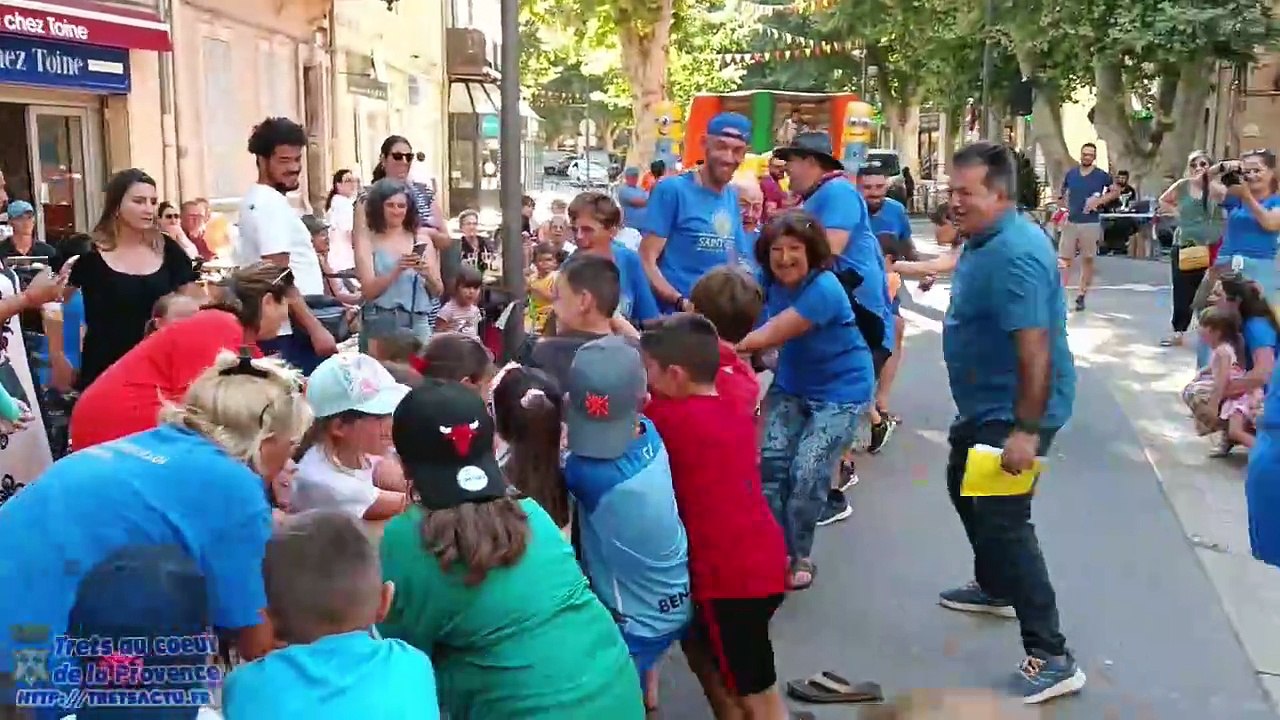 ST ELOI 2024 - 10Juill2024 TRETS-- Jeux denfants - course de garcons de café - concert sqar