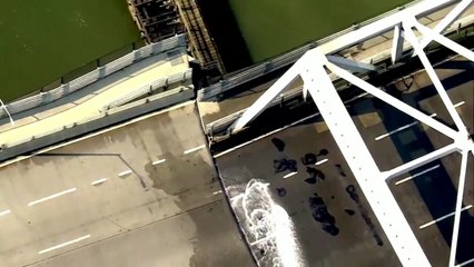 더위 먹고 고장 난 '다리'...소방선 출동해 긴급 복구 / YTN