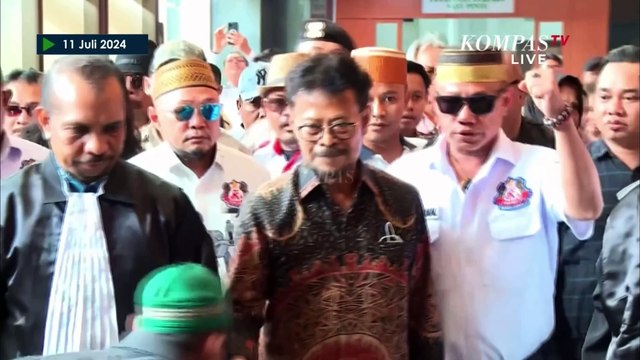 Sidang Vonis, Begini Ekspresi Yasin Limpo Memasuki Ruang Sidang