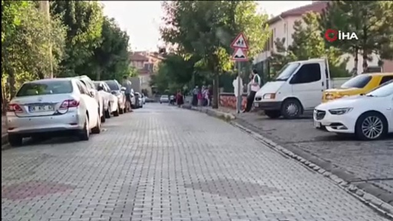 Afyonkarahisar'da peş peşe 3 deprem: Çevre iller de sarsıldı