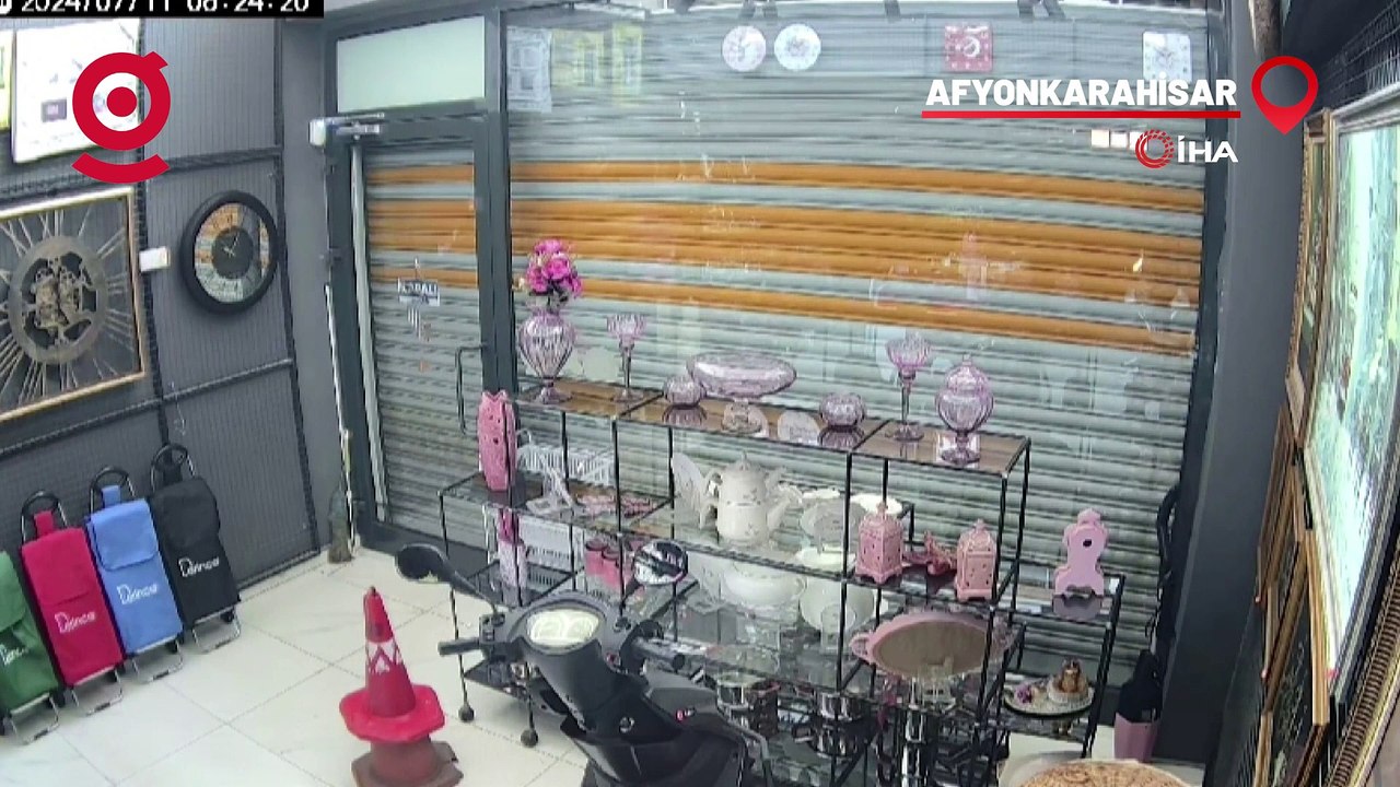 Afyonkarahisar’daki depremin güvenlik kamerası görüntüleri görenleri ürküttü