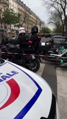 #France #Paris Quand un riche tombe par terre, on dit que c'est un #accident ; quand c'est un pauvre, on dit qu'il est ivrogne. Et quand c’est la #police que dit-on ? 