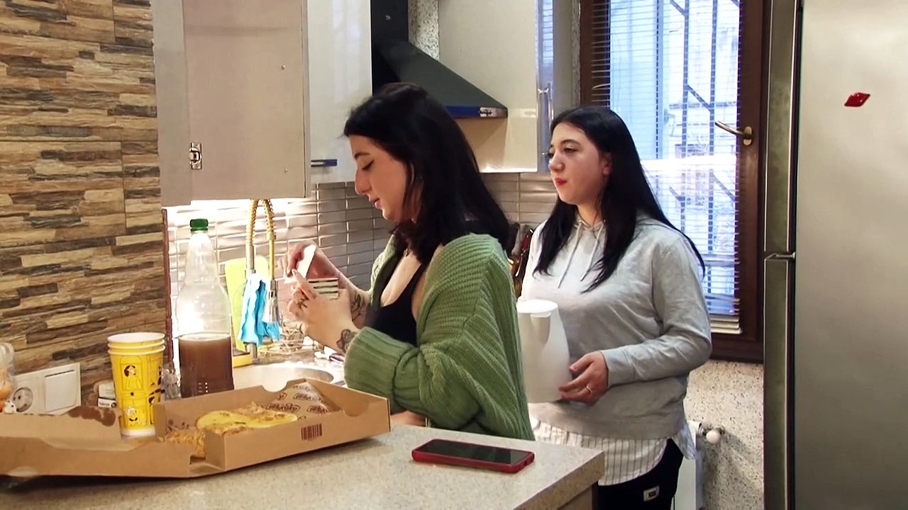 Als Baby gestohlen: Zwillingsschwestern aus Georgien wiedervereint