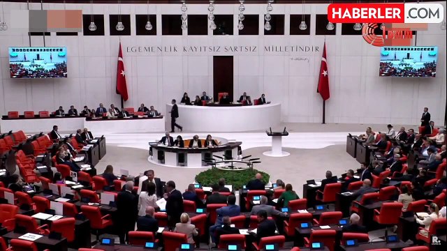 Tanal sordu, Önder söze başlar başlamaz mecliste kahkaha koptu