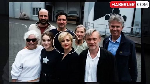 Özgü Namal, yeni film projesi için saçlarını kısacık kestirip sarıya boyattı