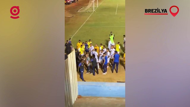 Olaylı Maça Polis Müdahalesi! Sahaya Giren Polis Futbolcuyu Vurdu!