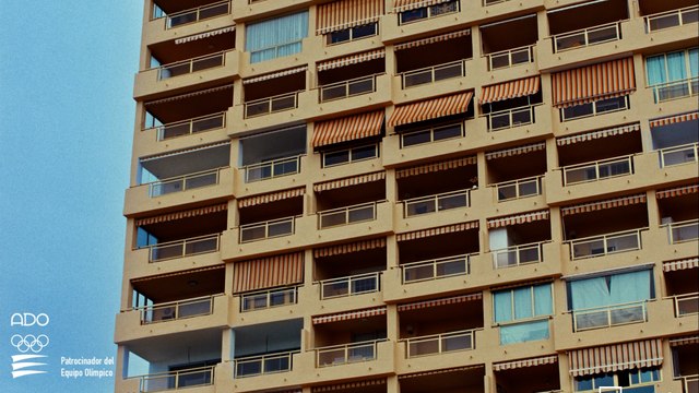 Lotería de Navidad en la playa o en la plaza del pueblo, el anuncio de la campaña veraniega para el sorteo