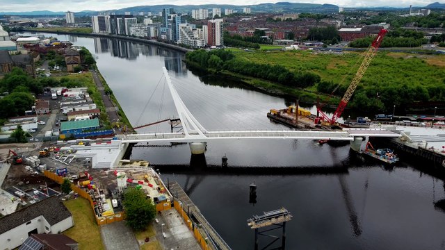 Govan-Partick bridge installed over River Clyde