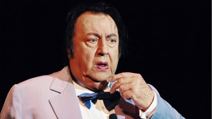 GALA VIDEO - Raymond Devos : faux médecin, surdosage de médicaments… Cette sombre histoire qui entoure sa mort