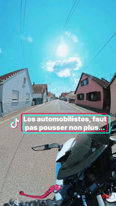 D'accord, nous avons un petit gabarit par contre frôler autant un trottoir c'est dangereux pour nous...