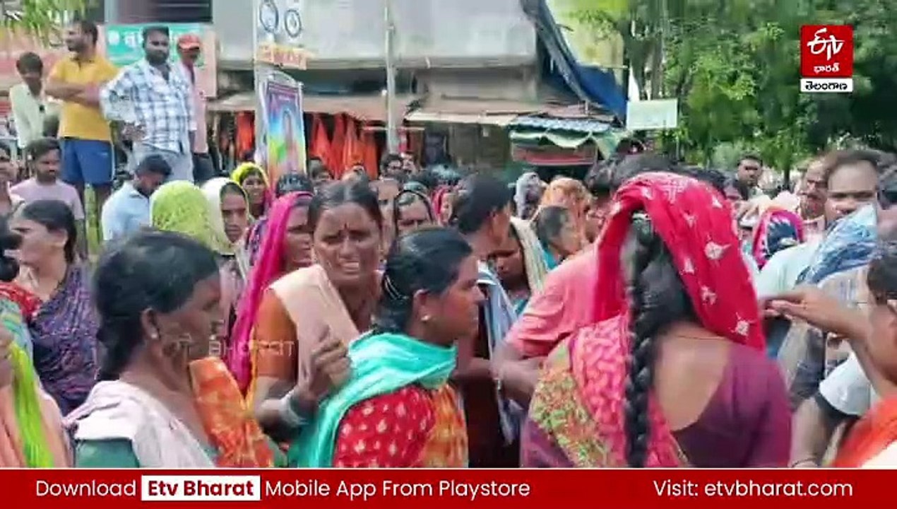 వరంగల్​ దంపతుల పోస్టుమార్టం చేయకుండా అడ్డుకున్న బంధువులు - ప్రేమోన్మాది ఎన్​కౌంటర్​కు డిమాండ్