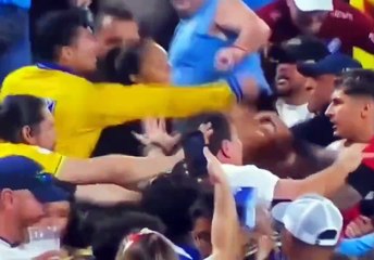 Golpe en el rostro a Darwin Núñez