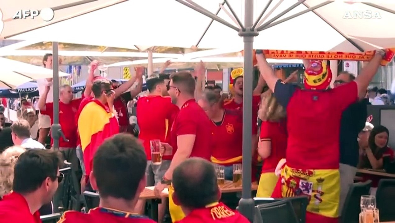 Euro 2024, tifosi di Spagna e Francia per le strade di Monaco di Baviera