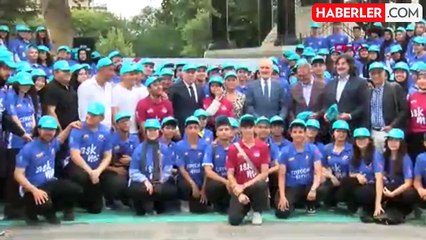 Fatih Belediyesi 'Gönüllü Turizm Elçileri' projesiyle turistlere yardımcı oluyor