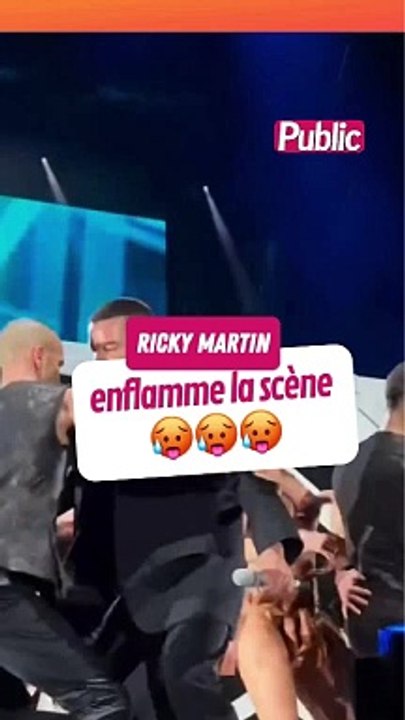 Ricky Martin enflamme la scène avec une danse endiablée aux côtés de ses danseurs 