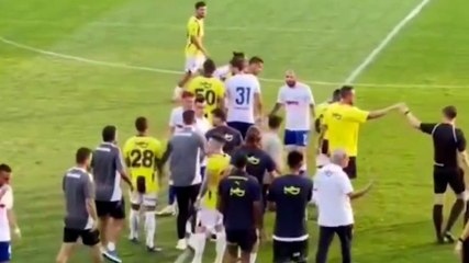 Mourinho e Gattuso in campo: sedano una rissa durante Fenerbahce-Hajduk Spalato