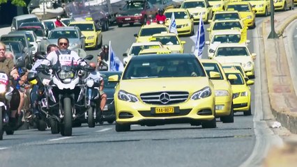 Les chauffeurs de taxi font grève à Athènes pour protester contre une nouvelle loi