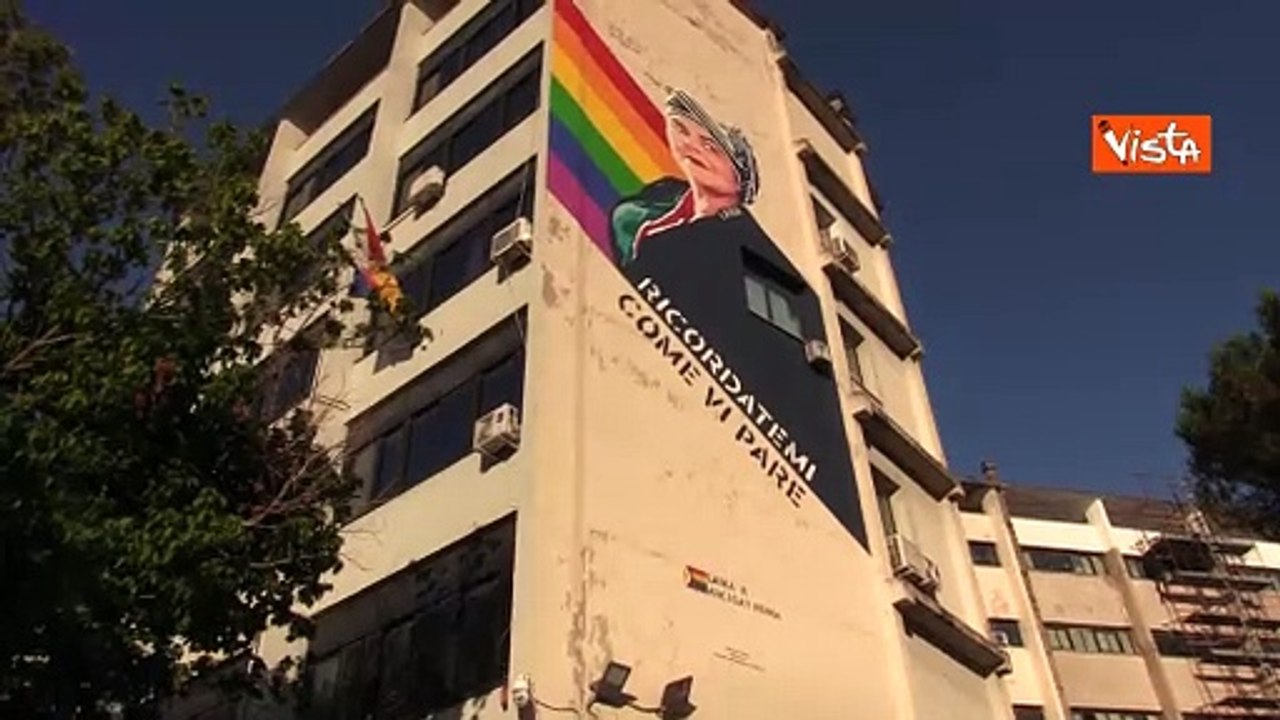 Il murale per Michela Murgia inaugurato al Municipio V di Roma