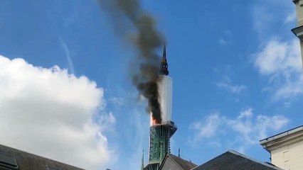 Incendiada la aguja de la catedral de Ruan, una de las más emblemáticas de Francia