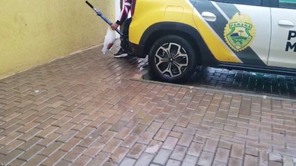 Homem de 42 anos é detido pela PM furtando desodorantes