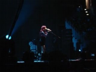 DUL CANTANDO ELMUNDO DETRAS