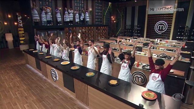Jurados avaliam tortilhas no MasterChef; assista